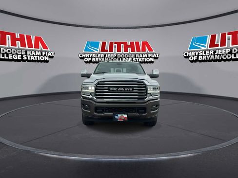 Used 2024 RAM 2500 Limited w/ Towing Technology Group AWD/4WD image 3