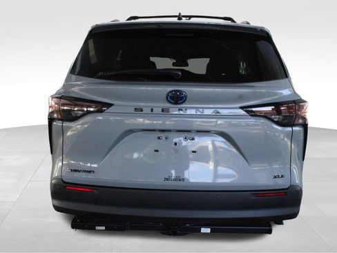 Certified 2025 Toyota Sienna XLE Woodland Edition AWD/4WD image 17