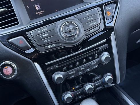 Used 2018 Nissan Pathfinder SV image 18