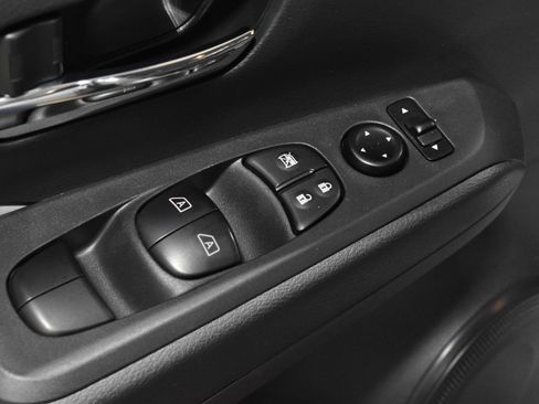 Used 2023 Nissan Kicks SR w/ SR Premium Package image 10