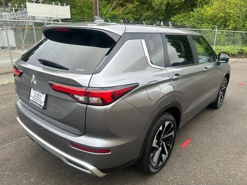 Used 2023 Mitsubishi Outlander SE AWD/4WD image 5