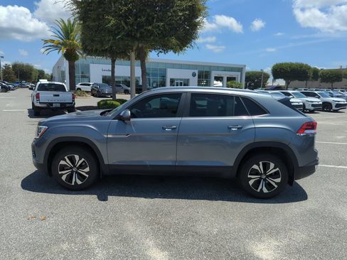 Used 2024 Volkswagen Atlas Cross Sport SE FWD image 11