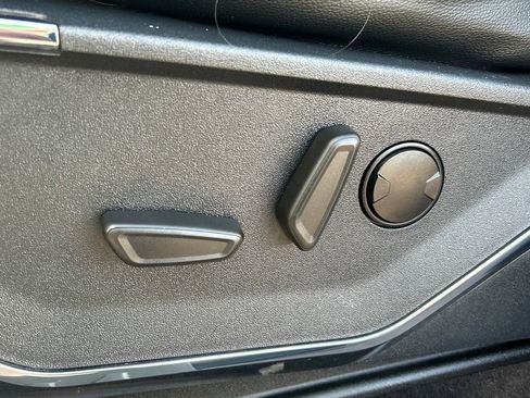 Used 2022 Ford F150 Lariat w/ Max Trailer Tow Package image 23