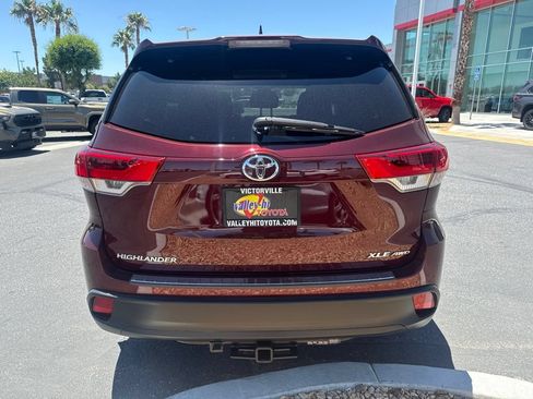 Certified 2018 Toyota Highlander XLE AWD/4WD image 6