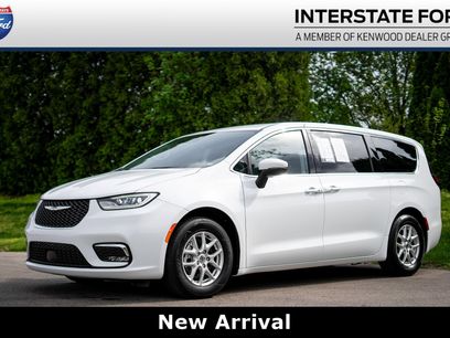 Used 2023 Chrysler Pacifica Touring-L