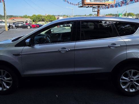 Used 2017 Ford Escape SE FWD image 6