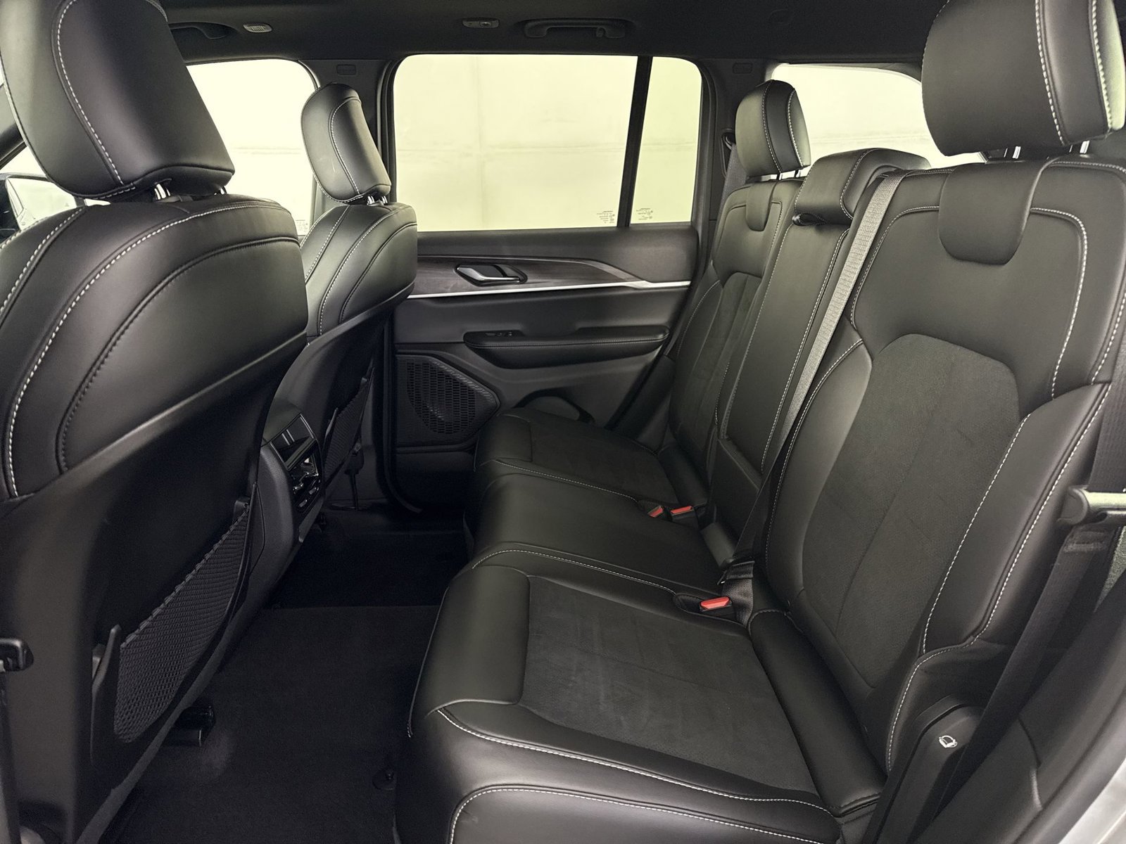 Used 2026 Jeep Grand Cherokee Altitude AWD/4WD image 23