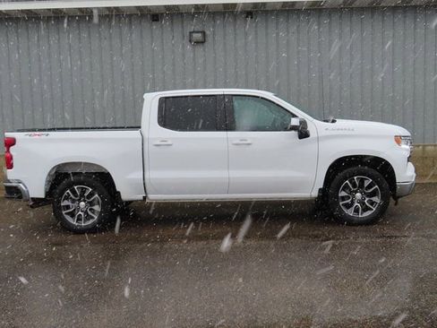 Used 2024 Chevrolet Silverado 1500 LT AWD/4WD image 6