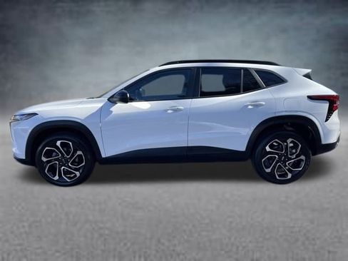 Used 2024 Chevrolet Trax RS w/ Driver Confidence Package image 2