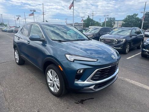 Used 2024 Buick Encore GX Preferred w/ Comfort Package AWD/4WD image 8