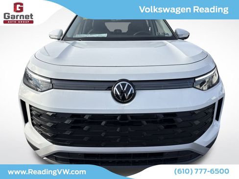 New 2025 Volkswagen Tiguan SE image 8