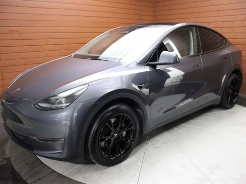 Used 2023 Tesla Model Y Long Range image 34