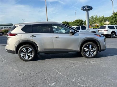 Used 2024 Nissan Rogue SL AWD/4WD image 3
