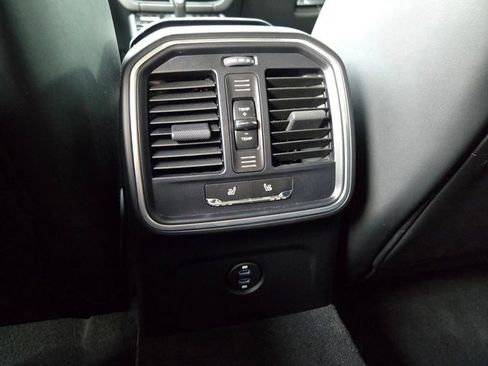 Used 2025 Porsche Macan image 14