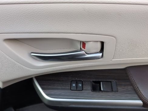 Used 2021 Toyota Sienna Platinum image 24