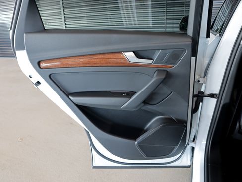 Certified 2023 Audi Q5 2.0T Premium w/ Convenience Package image 19