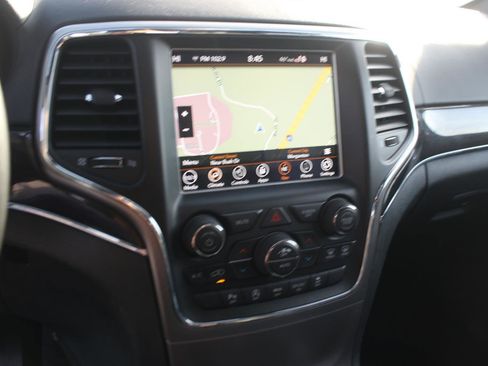 Used 2018 Jeep Grand Cherokee Overland RWD image 21