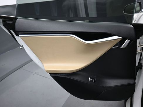 Used 2013 Tesla Model S Performance image 24