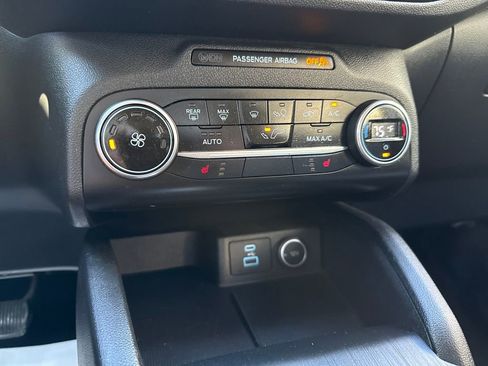 Used 2020 Ford Escape SE image 32