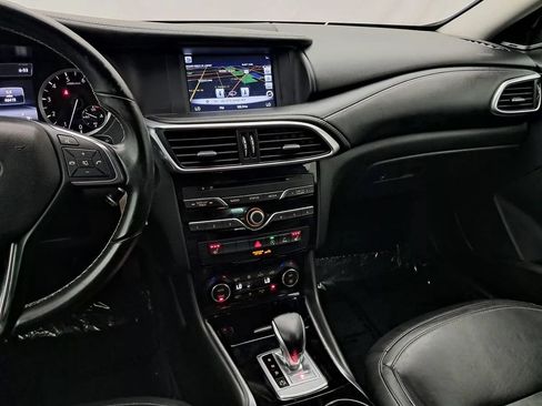 Used 2018 INFINITI QX30 AWD image 13