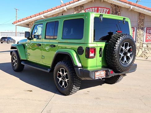 Used 2019 Jeep Wrangler Unlimited Sahara image 2