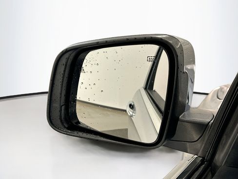 Used 2017 Jeep Grand Cherokee Limited image 16