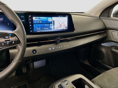 Used 2024 Nissan Ariya AWD image 26