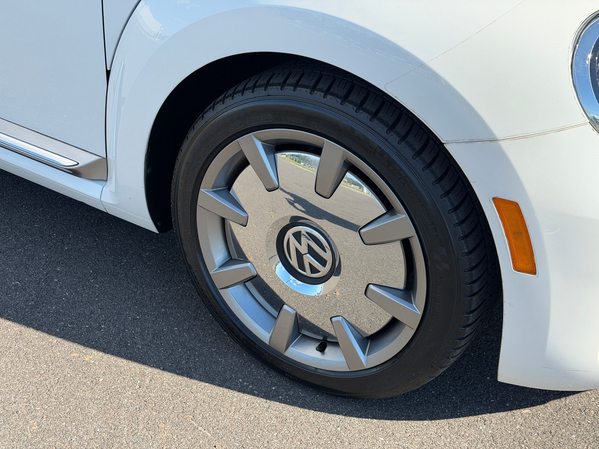 Used 2014 Volkswagen Beetle TDI FWD image 23