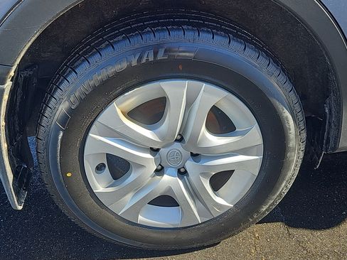 Used 2014 Toyota RAV4 LE image 21