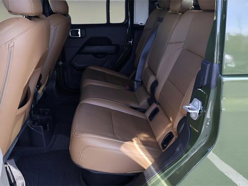 Used 2022 Jeep Gladiator Overland w/ Popular Equipment Package image 10