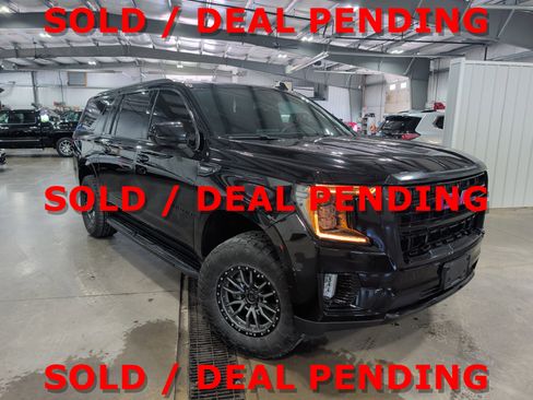 Used 2022 GMC Yukon XL SLE AWD/4WD image 1
