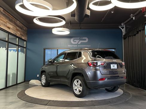 Used 2022 Jeep Compass Latitude AWD/4WD image 5