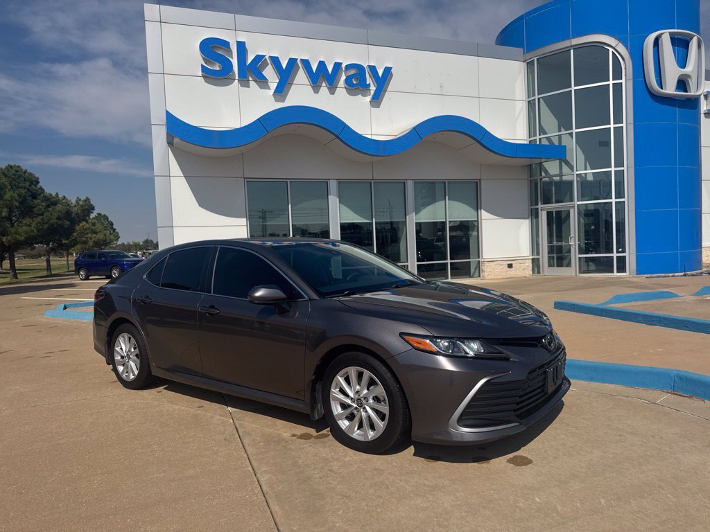 Used 2022 Toyota Camry LE FWD image 1