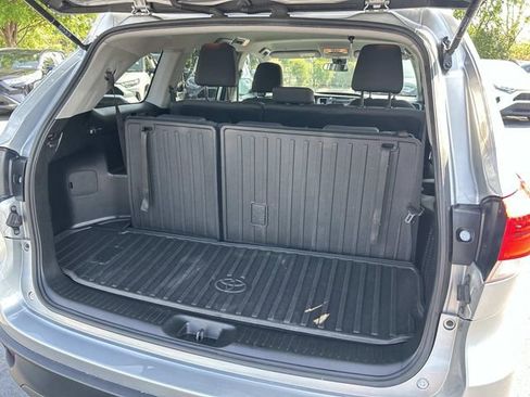 Used 2019 Toyota Highlander LE image 12