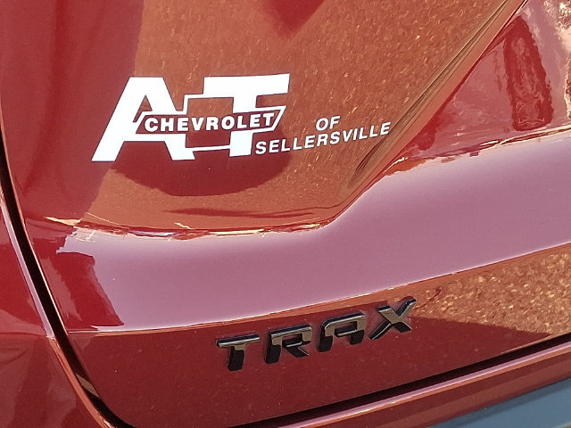 Used 2025 Chevrolet Trax RS w/ Sunroof Package FWD image 31