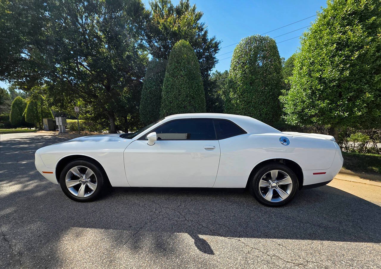 Used 2020 Dodge Challenger SXT RWD image 2