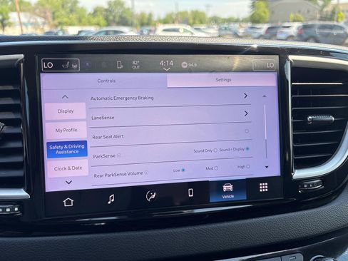 Used 2024 Chrysler Pacifica Touring-L FWD image 22