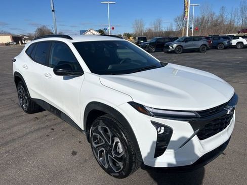 Used 2025 Chevrolet Trax RS w/ Driver Confidence Package image 3