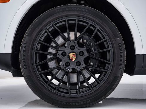 Certified 2023 Porsche Cayenne S image 13