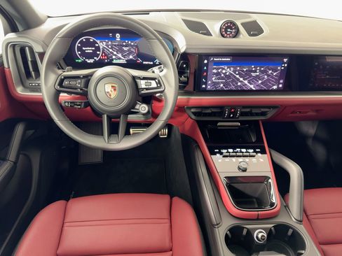 Used 2025 Porsche Cayenne E-Hybrid image 27