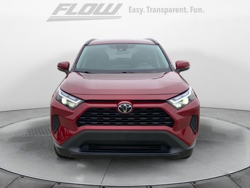 Used 2022 Toyota RAV4 XLE image 2