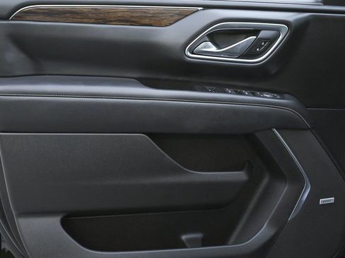 Used 2021 Chevrolet Tahoe Premier w/ Premium Package image 12