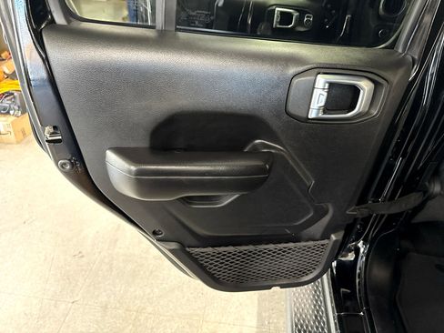 Used 2021 Jeep Gladiator Sport image 35