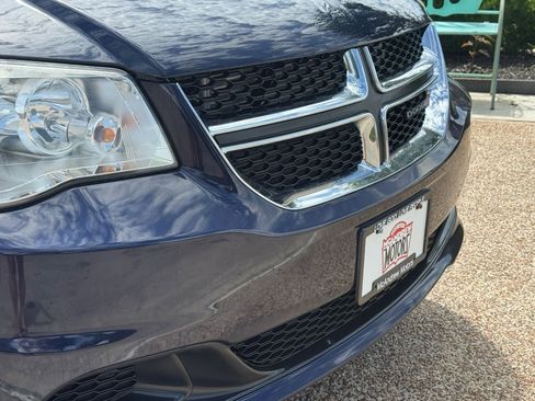 Used 2016 Dodge Grand Caravan SXT w/ Rear Park Assist Package FWD image 3