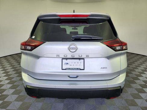 Used 2024 Nissan Rogue S AWD/4WD image 4