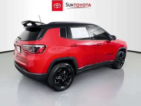 Used 2024 Jeep Compass Latitude w/ Convenience Group AWD/4WD image 4