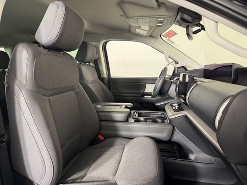 Used 2025 Ford Expedition Active AWD/4WD image 32