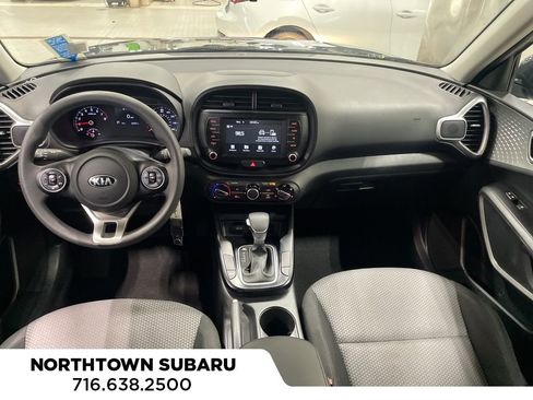 Used 2020 Kia Soul LX image 2