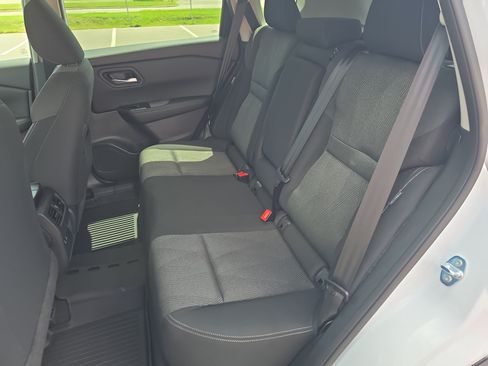 Used 2025 Nissan Rogue SV FWD image 15