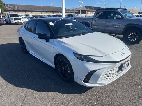 Used 2025 Toyota Camry XSE image 3